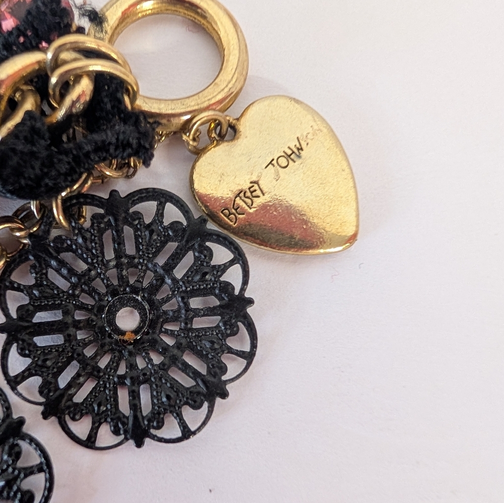 Bracelet Betsey Johnson Black Gold Heart Pink Rhinestone Three Strand Charm - Picture 3 of 7